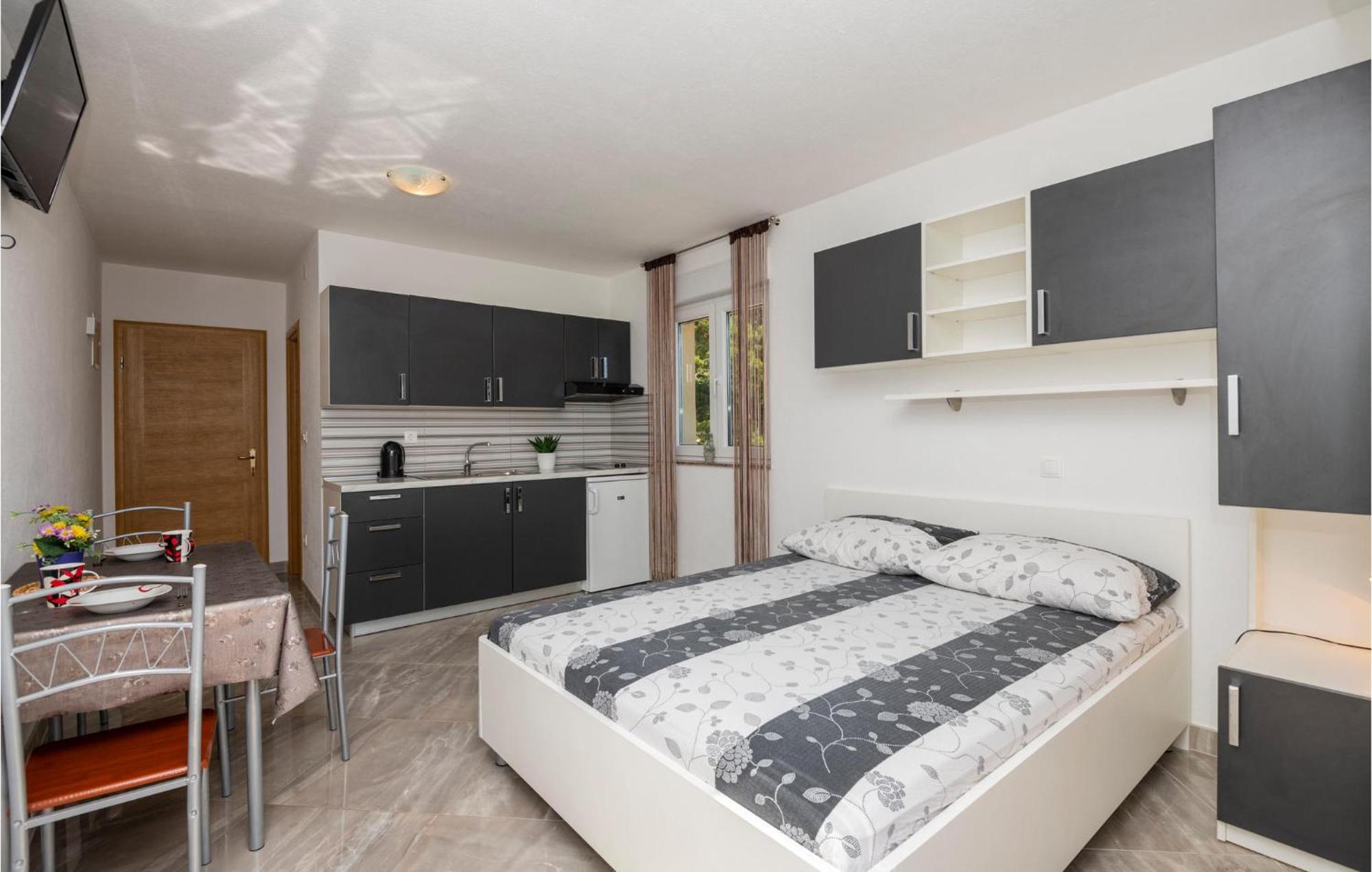 Stunning Apartment In Krvavica With Kitchen Екстериор снимка